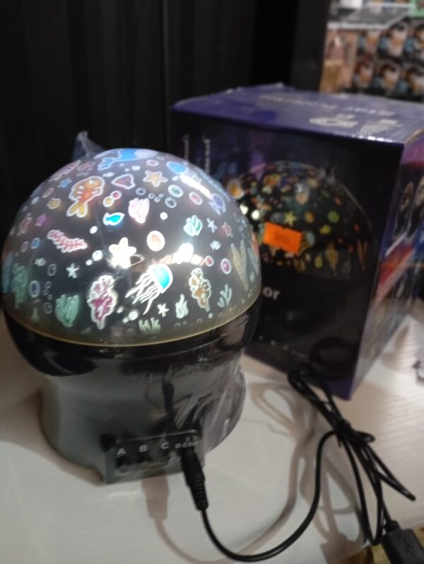 PROYECTOR ESPANTA CUCO MUNDO MARINO 360