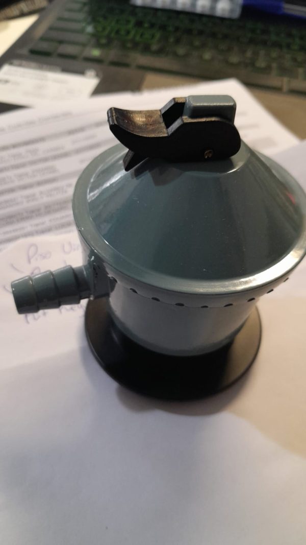 KIT REGULADOR  DE GAS  CON MANGUERA Y ABRAZADERA - Imagen 3