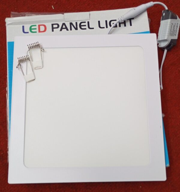 FOCO LED DE EMPOTRAR  DE 18 W CUADRADO