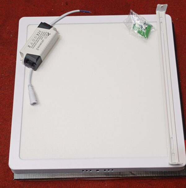 FOCO LED SOBREPUESTO CUADRADO DE 24 W - Imagen 7