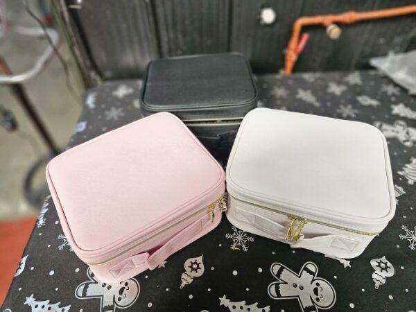 MALETA ORGANIZADORA DE MAQUILLAJE CON ESPEJO LED - Imagen 3