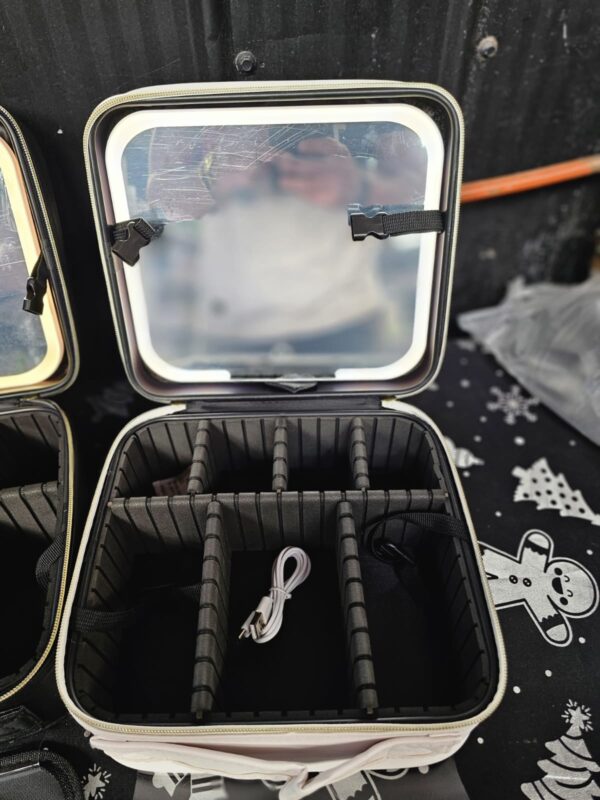 MALETA ORGANIZADORA DE MAQUILLAJE CON ESPEJO LED - Imagen 5