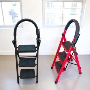 ESCALERA 3 NIVELES PLEGABLE ANTIDESLIZANTE