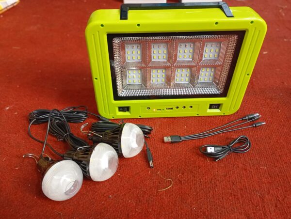KIT EMERGENCIA + 3 AMPOLLETA Y LINTERNA CON PANEL SOLAR - Imagen 6