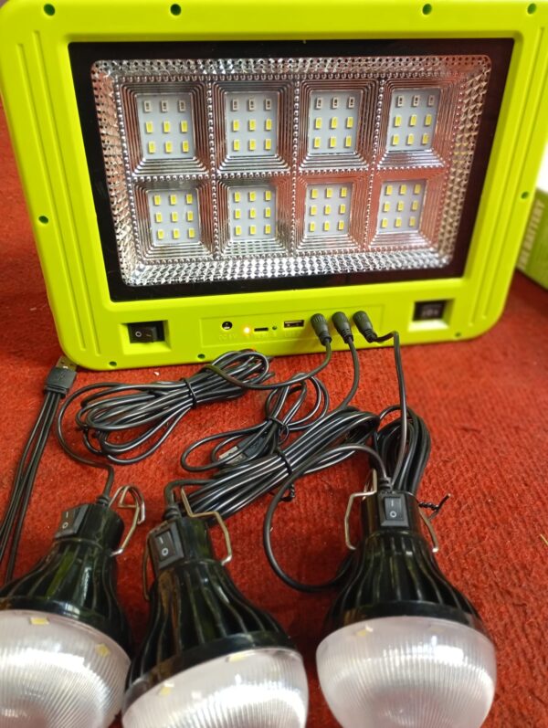 KIT EMERGENCIA + 3 AMPOLLETA Y LINTERNA CON PANEL SOLAR - Imagen 2