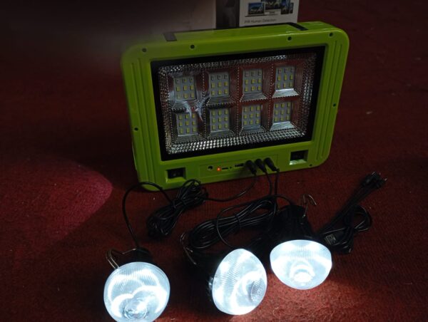 KIT EMERGENCIA + 3 AMPOLLETA Y LINTERNA CON PANEL SOLAR - Imagen 3
