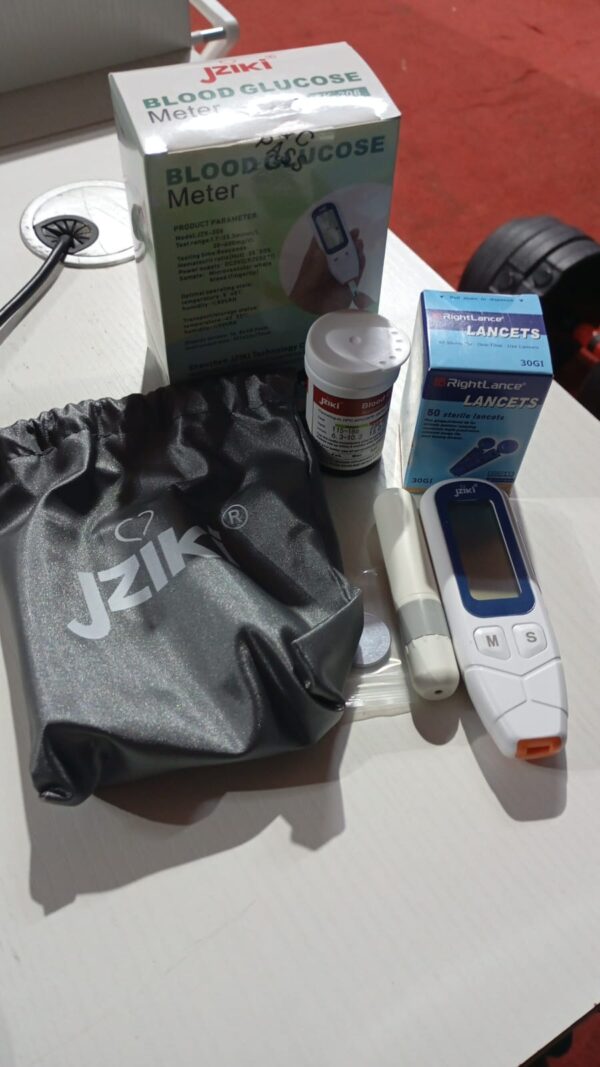 Glucometro Digital Medidor De Glucosa 50 Tiras Y 50 Lancetas Blanco - Imagen 6