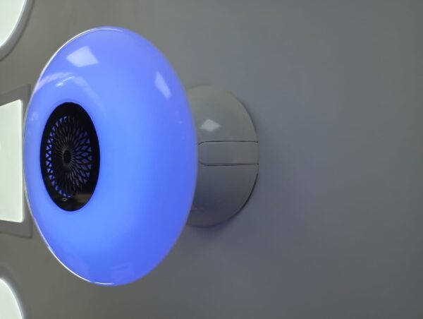 AMPOLLETA CON PARLANTE BLUETOOTH 18W - Imagen 4