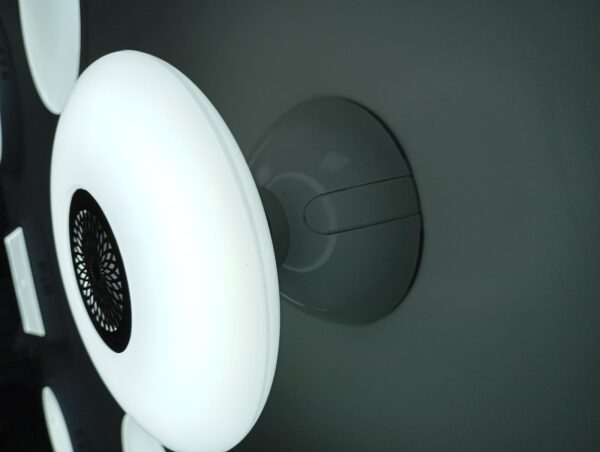 AMPOLLETA CON PARLANTE BLUETOOTH 18W - Imagen 2